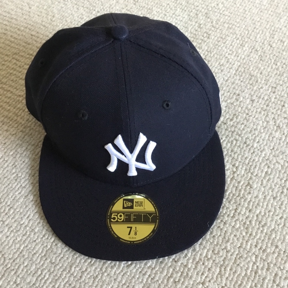 New Era Navy and White NY Yankees 59FIFTY Fitted Hat